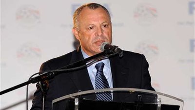 أبو ريدة يضع الرتوش الأخيرة في صفقة ملابس المنتخب