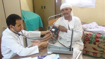 صحة المنيا تنظم قافلة طبية بملوي