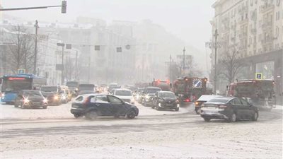 بالفيديو.. عاصفة ثلجية تضرب موسكو