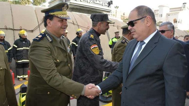 السعيد يضع إكليل