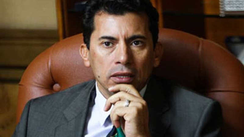 وزير الشباب يبحث