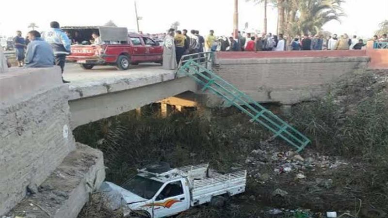 إصابة 8 أشخاص سقطت