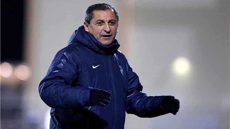 بيراميدز يتعاقد مع