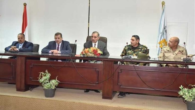 محافظ أسيوط يستعرض