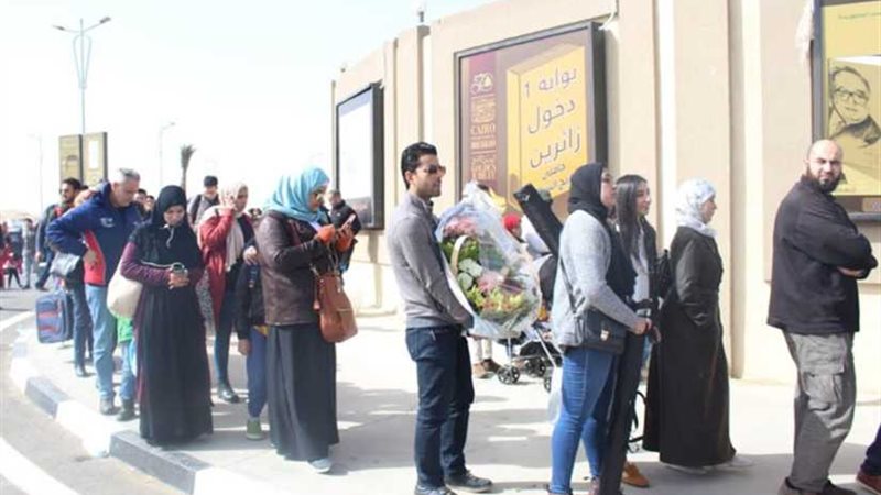 بالصور.. طوابير على