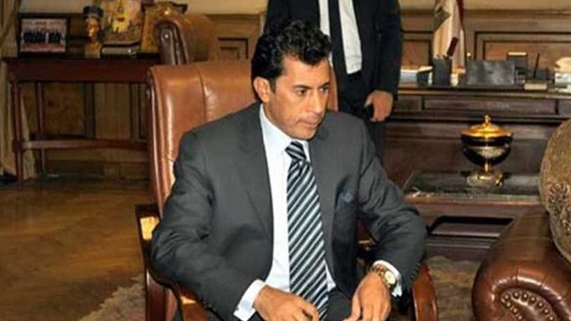وزير الرياضة يتابع