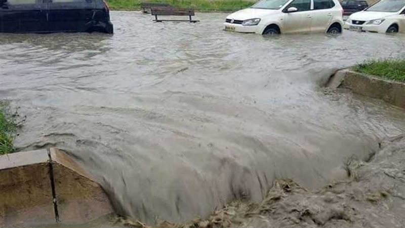 الفيضانات تقتل 5