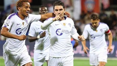 الهلال يحافظ على صدارة الدوري السعودي بخماسية في الفيحاء