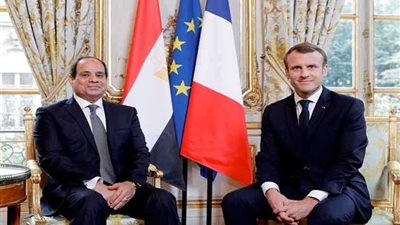 السيسي يستقبل نظيره الفرنسي إيمانويل ماكرون بـ