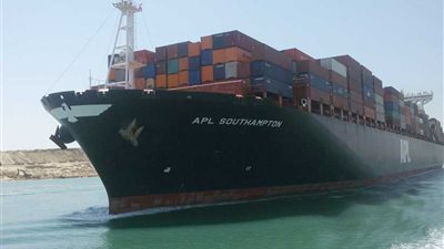 عبور 57 سفينة المجرى الملاحي لقناة السويس بحمولات 3 ملايين و800 ألف طن