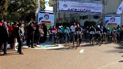 رئيس جامعة المنصورة يطلق ماراثون دراجات للوافدين