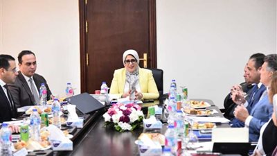 وزيرة الصحة تلتقى ممثلي 