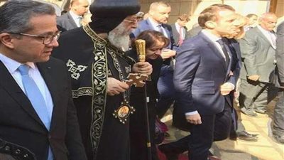 البابا يصطحب الرئيس الفرنسي وقرينته في جولة بالكاتدرائية المرقسية بالعباسية