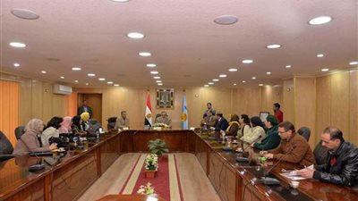 محافظ أسيوط يلتقي أعضاء بالمجلس القومي للمرأة لبحث سبل التعاون