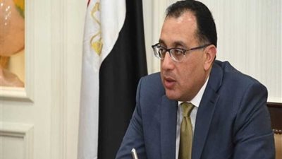 رئيس الوزراء يتابع مع محافظ الجيزة استرداد أراضي الدولة ومخالفات البناء