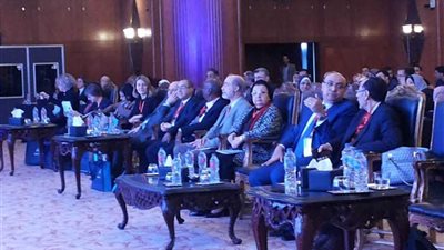 زايد تكرم خبراء صحة الطفل بـ