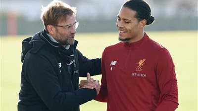 كلوب يؤكد عودة فان دايك لتدريبات ليفربول