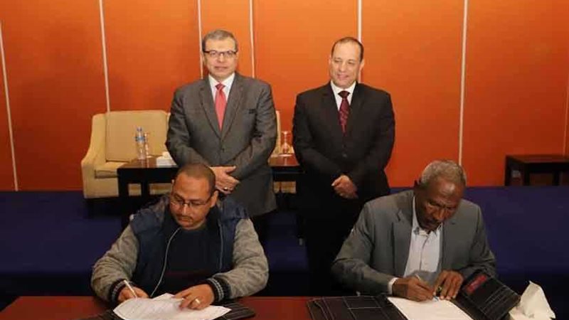 سعفان يشهد توقيع