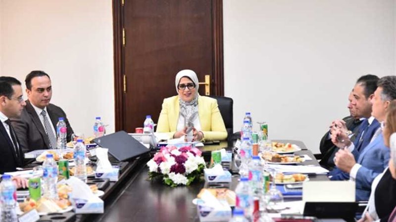 وزيرة الصحة تلتقى