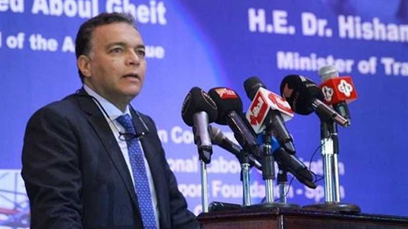 عرفات يشهد توقيع