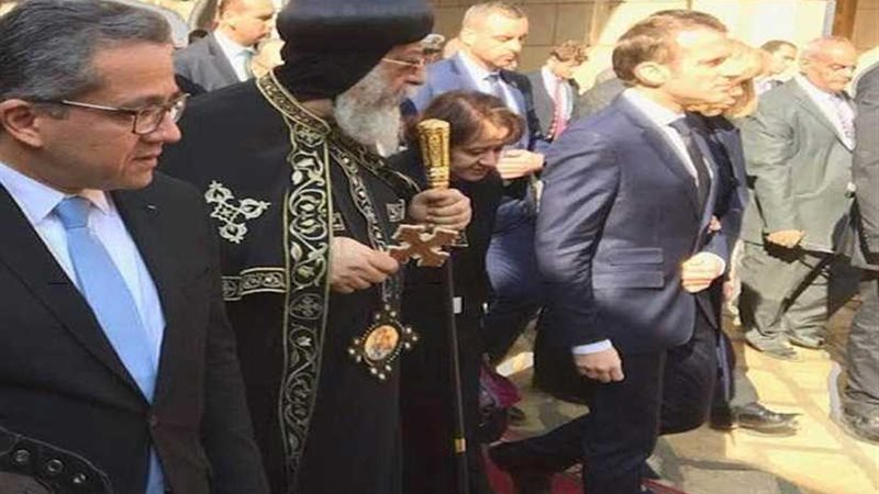 البابا يصطحب الرئيس