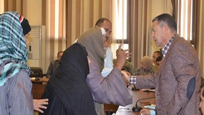 شقتان و18 ألف جنيه معونات وقرارات علاج للفقراء ببني سويف