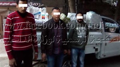 ضبط 3 أشخاص يروجون لعبوات أدوية مغشوشة
