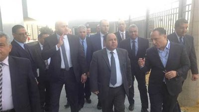 وزير المالية يتفقد تجهيزات مركز الخدمات اللوجيستية بمطار القاهرة الدولي
