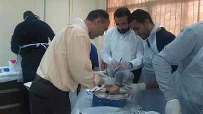 جامعة أسيوط تختتم ورشة عمل في جراحة القلب بحضور خبير عالمي