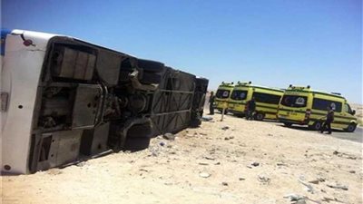 وفاة مواطن وإصابة 38 آخرين في انقلاب أتوبيس