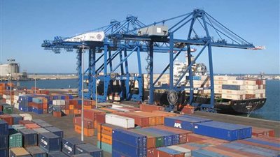 ميناء دمياط يستقبل 4 سفن للحاويات والبضائع العامة