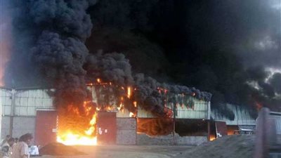 ميليشيا الحوثي تقصف مطاحن البحر الأحمر في الحديدة