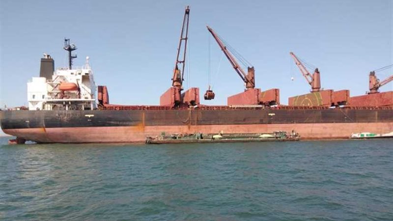 تفريغ ١٤١ سفينة بضائع