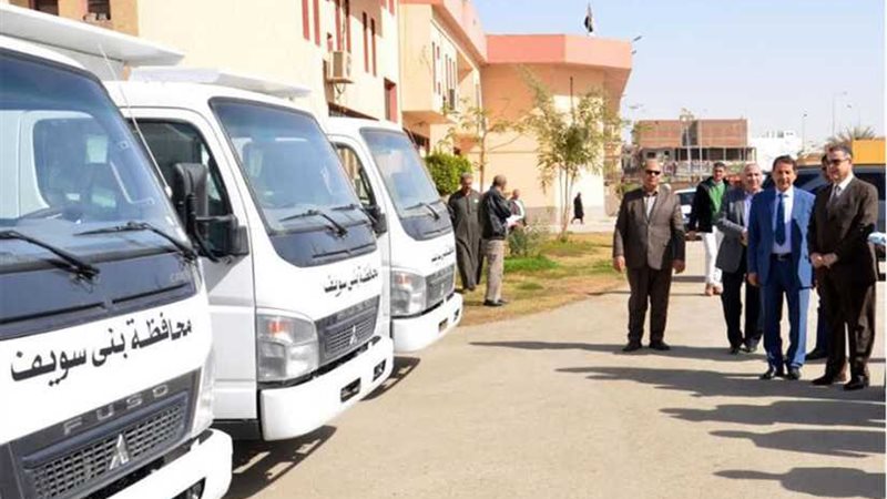 محافظ بني سويف يسلم