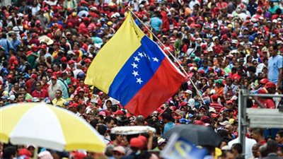 مؤيدو الرئيس الفنزويلي يحتشدون بالعاصمة كاراكاس