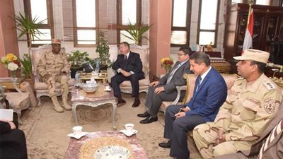 محافظ بني سويف يستقبل قائد قوات الدفاع الشعبي ورئيس جمعية المحاربين القدماء