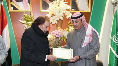 الفنان عزت العلايلي في ضيافة الجناح السعودي بمعرض الكتاب