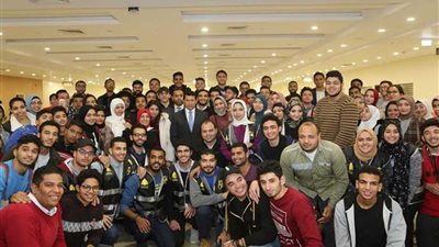 وزير الشباب والرياضة يزور جناح الوزارة بمعرض القاهرة الدولي للكتاب