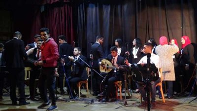 بالأغاني الوطنية كورال جامعة المنيا يتألق على مسرح كفر الشيخ