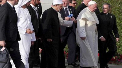 الإمام الأكبر وبابا الفاتيكان يزوران جامع الشيخ زايد في أبوظبي