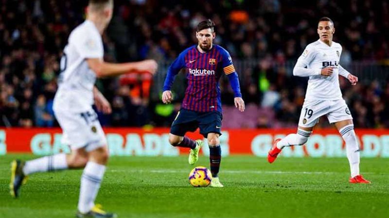 برشلونة يتعادل مع