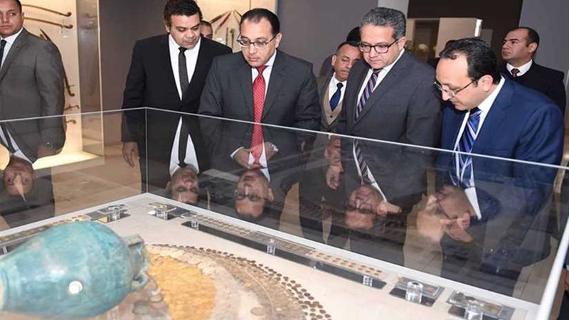 رئيس الوزراء يتفقد