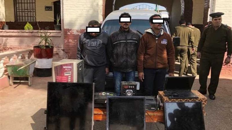 ضبط ٣ مسجلين قاموا