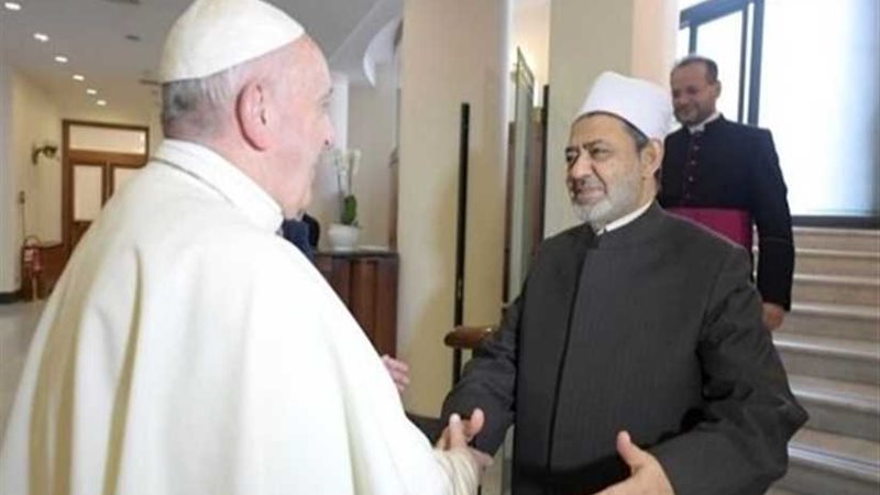 الإمام الأكبر يصل