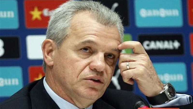 أجيري يضع 5 محترفين