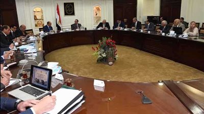 رئيس الوزراء يتابع خطة تسكين المناطق غير الآمنة