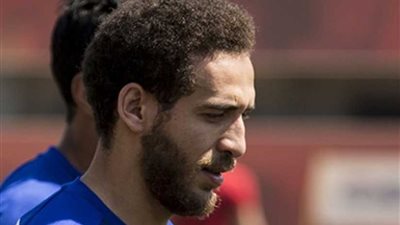 هشام محمد يغادر معسكر الأهلي قبل موقعة إنبي بدقائق