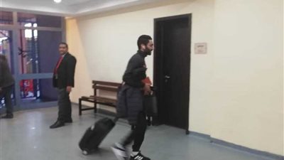 بالصور.. حافلة الأهلي تصل ملعب بتروسبورت