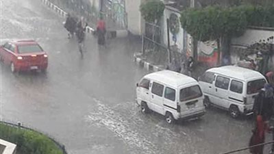 الطقس السيئ يطيح بنقل وميكروباص بقويسنا