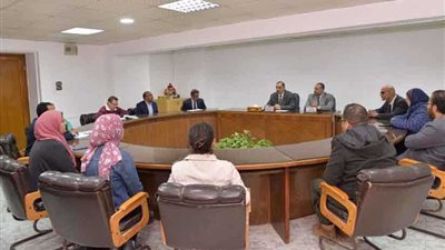 محافظ أسيوط يلتقي وفدًا بالسياحة والآثار لبحث توثيق الاحتفالات بمسار رحلة العائلة المقدسة